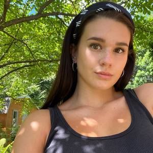 Meet your Posher, Marie-claudel